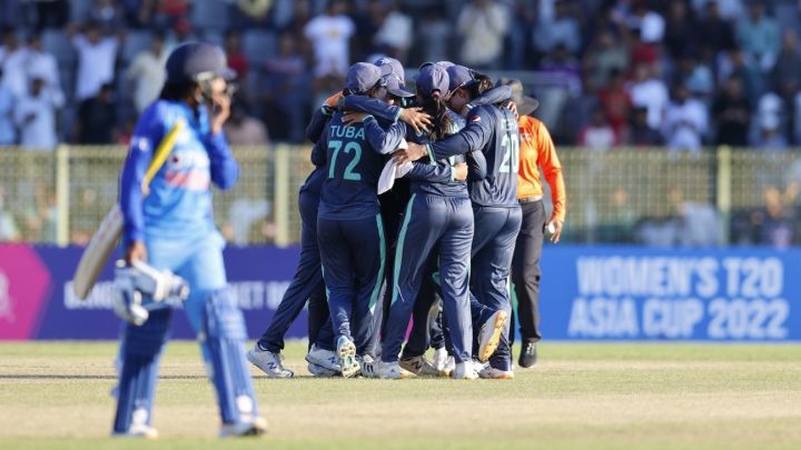 Powar defends batting reshuffle after Pakistan defeat