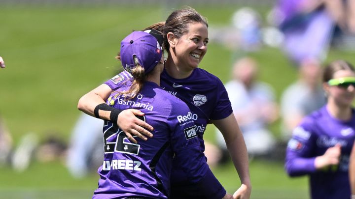 Strano back on top of WBBL wicket-takers in Hurricanes' crushing win