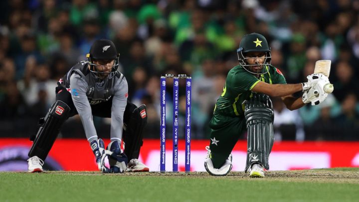 Live Report - Pitch-perfect Pakistan soar into final