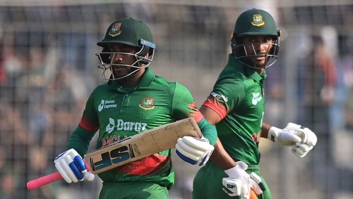 LIVE - Mahmudullah, Mehidy resist after India dominance