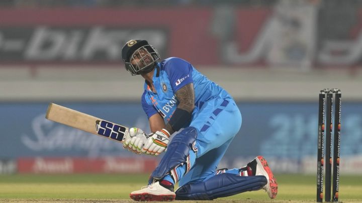 आंकड़े : सूर्यकुमार ने टी20 में जड़ा दूसरा सबसे तेज़ भारतीय शतक
