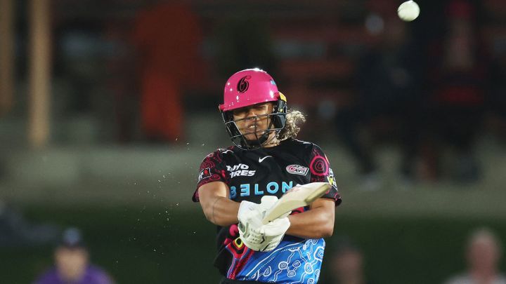 Bates shines in new middle-order role as Sixers make it three in a row