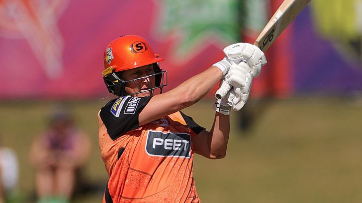 Devine leads Scorchers onslaught as Renegades' woes deepen