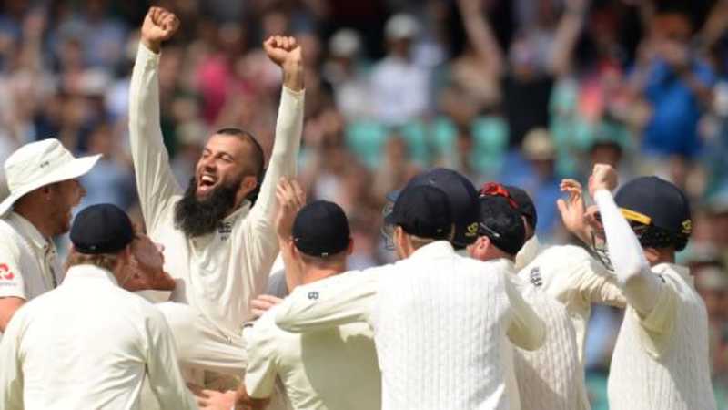 England's Ali picks his moment for first hat-trick - Cricket - Dunya News