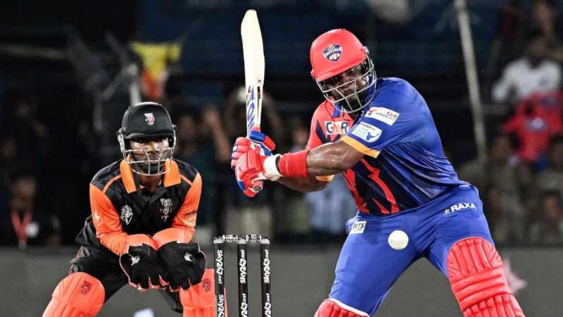 WATCH - Sammy hits huge six | ESPNcricinfo.com