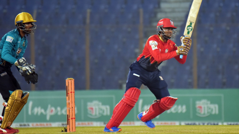 Porno uning mushuk soqolini va uni becerdin