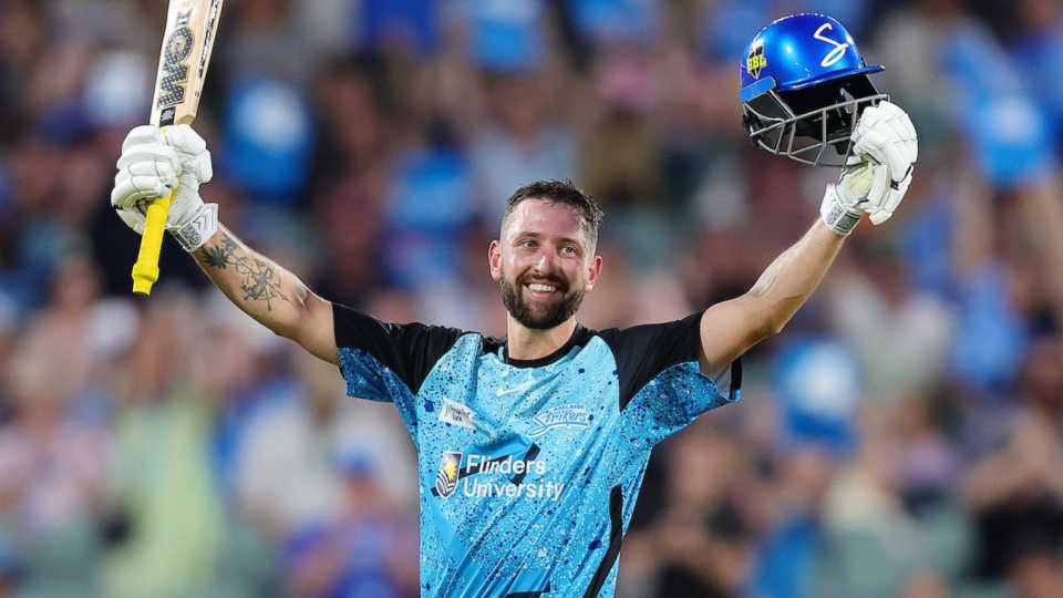 Strikers Dominate Heat in Big Bash Smith and Short Set Records