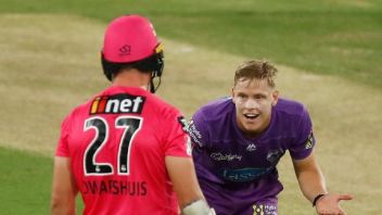 Watch Right Zing Bail Stays Stuck On Stump Even After It Lit Up Espncricinfo Com Experience the thrill of zinging your friends at home. espncricinfo com