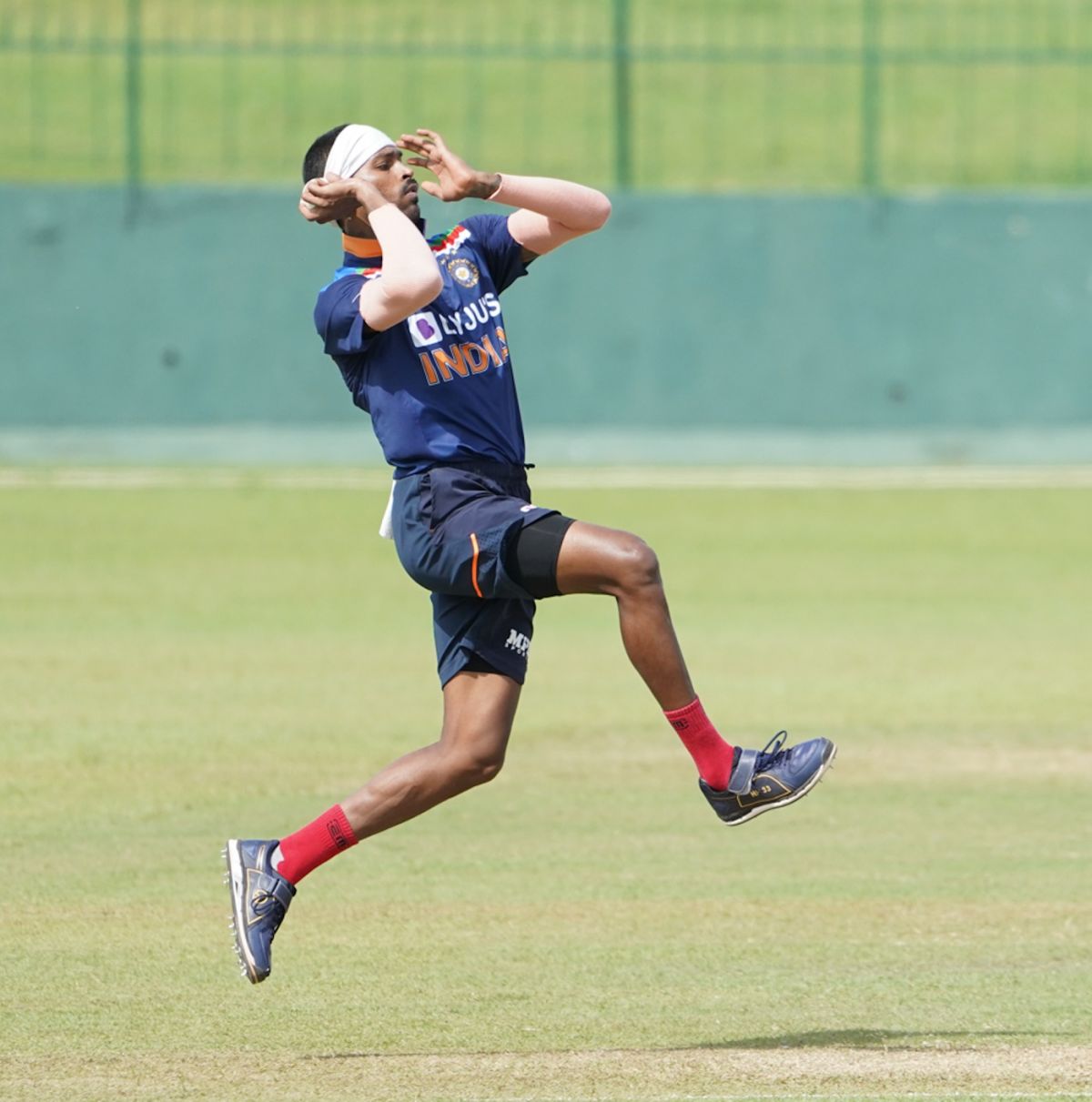 Hardik Pandya in his bowling stride, Colombo, July 7, 2021