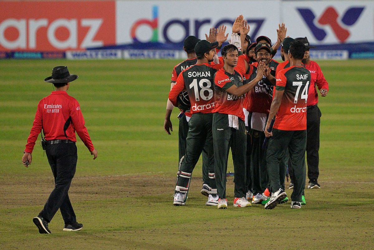 Shakib Al Hasan leads the team's celebrations, Bangladesh vs Australia, 5th T20I, Dhaka, August 9, 2021