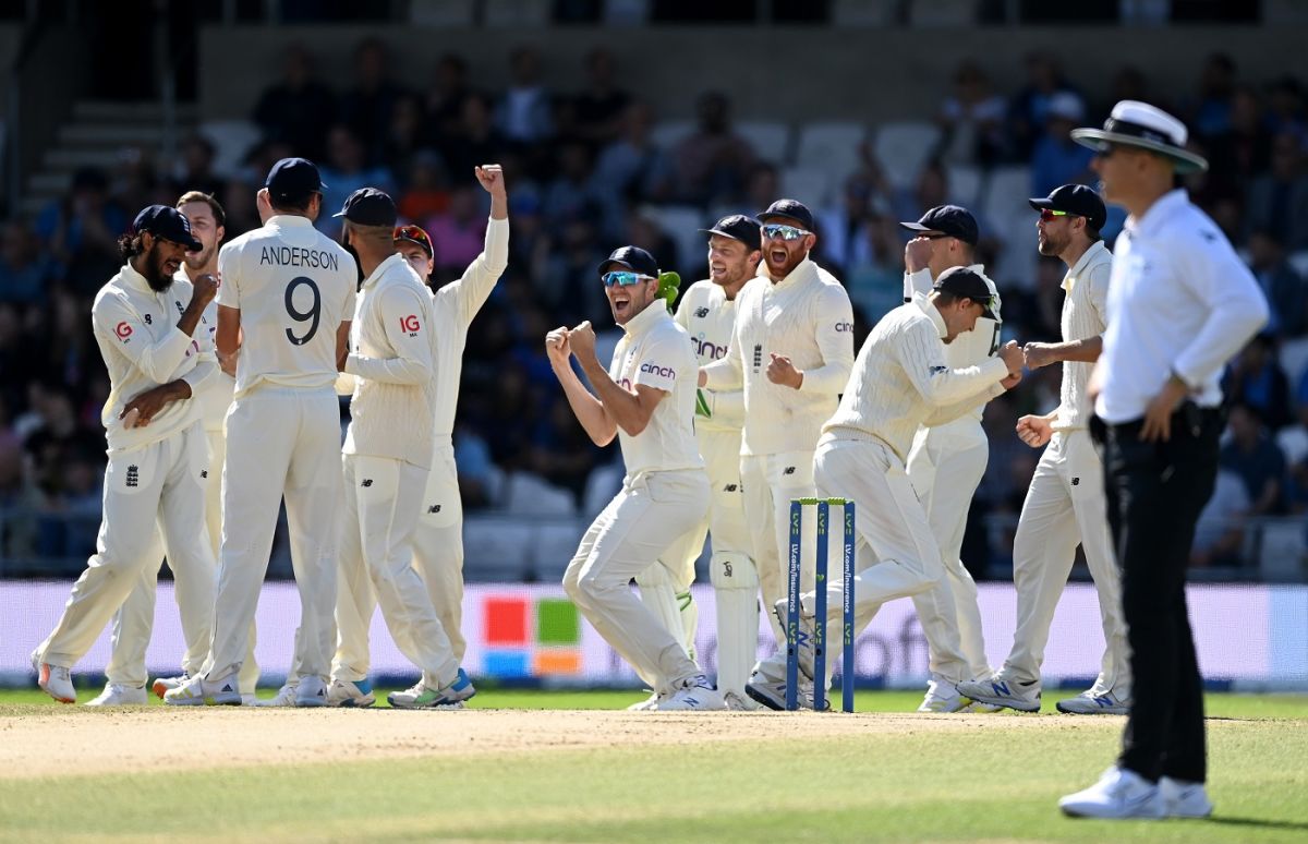 A joyous England team as DRS goes their way, England vs India, 3rd Test, Headingley, 4th day, August 28, 2021