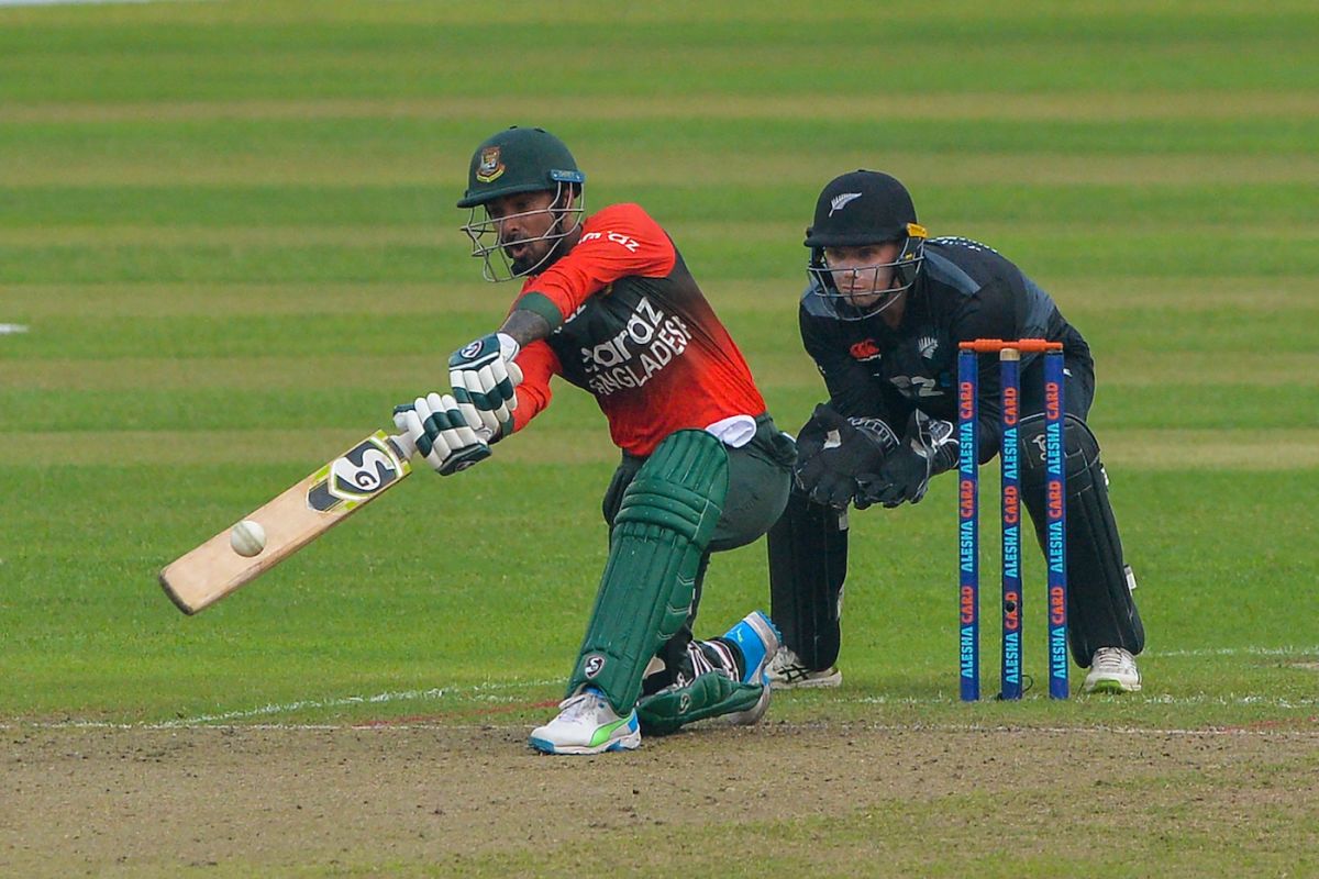 Liton Das gets into position to play a slog sweep, Bangladesh vs New Zealand, 2nd T20I, Dhaka, September 3, 2021