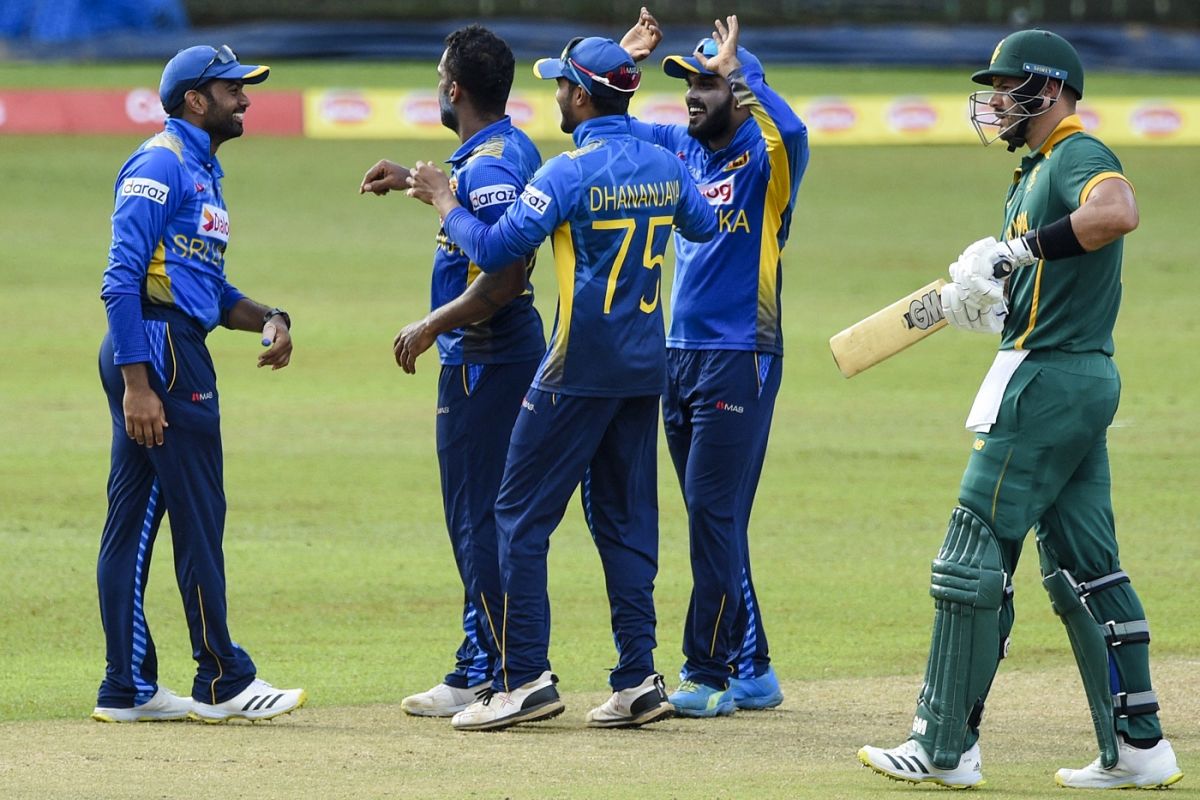 Chamika Karunaratne celebrates with his team-mates the dismissal of Aiden Markram, Sri Lanka vs South Africa, 2nd ODI, Colombo, September 4, 2021