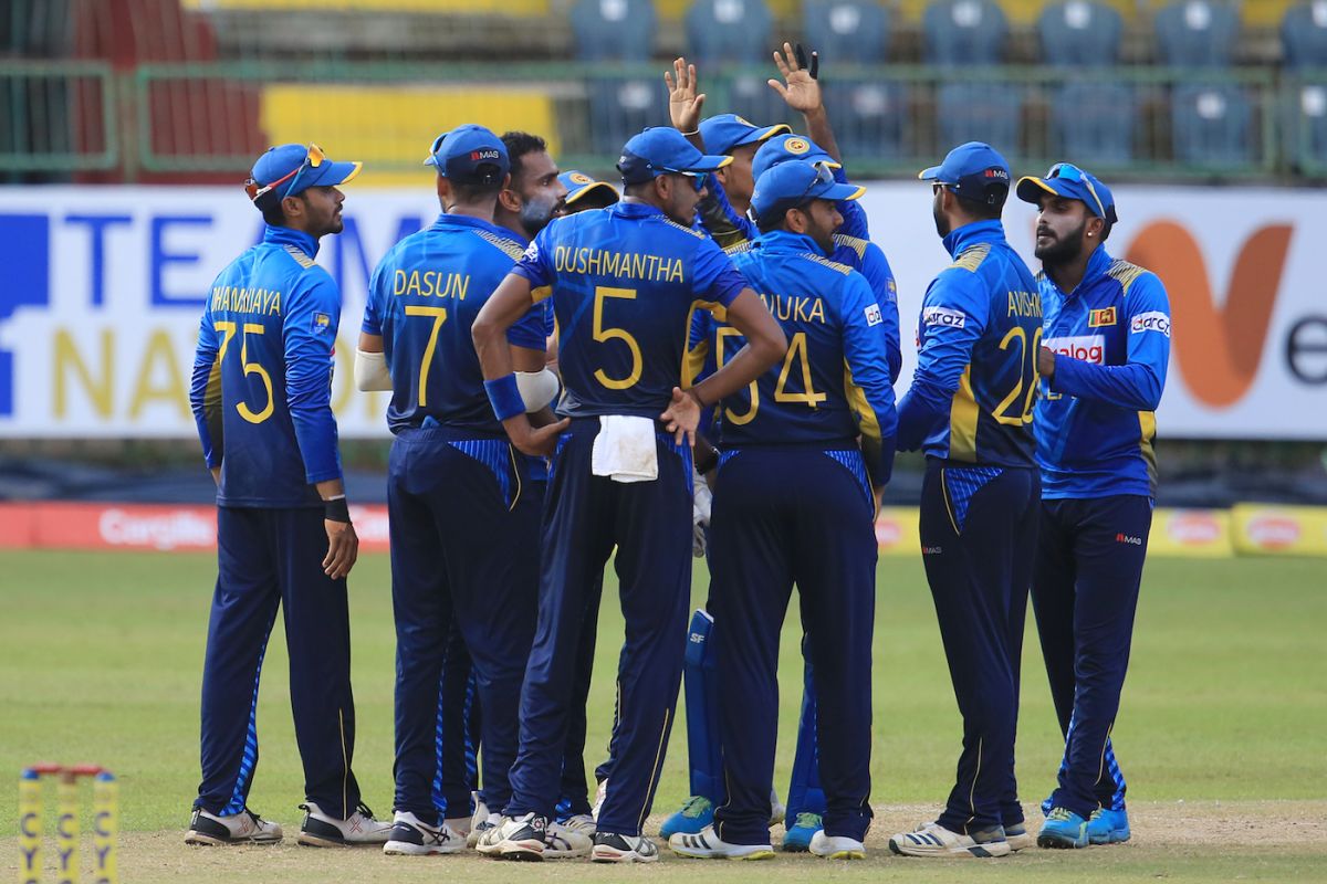 The Sri Lanka players get together to celebrate, Sri Lanka vs South Africa, 2nd ODI, Colombo, September 4, 2021