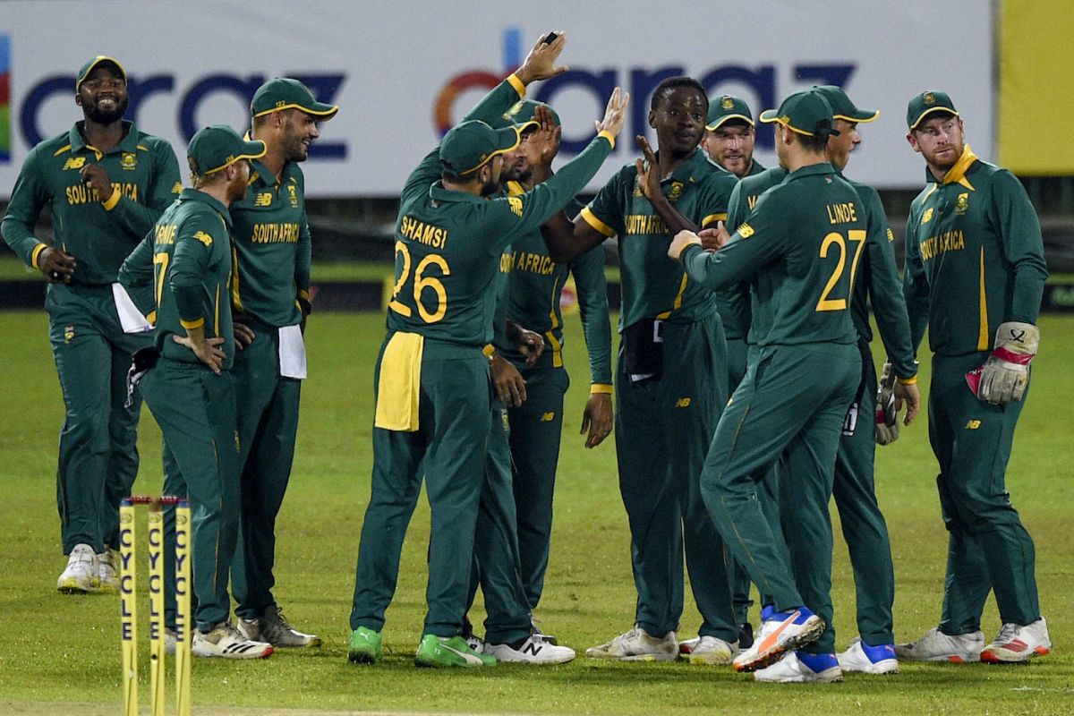 Kagiso Rabada is congratulated after striking early, Sri Lanka vs South Africa, 2nd ODI, Colombo, September 4, 2021