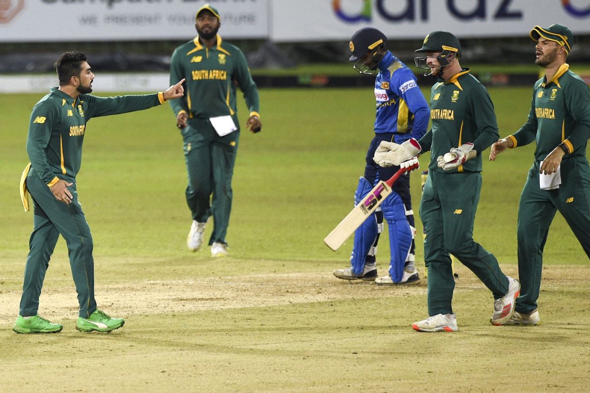 Tabraiz Shamsi gestures towards his team-mates after dismissing Dhananjaya de Silva, Sri Lanka vs South Africa, 2nd ODI, Colombo, September 4, 2021