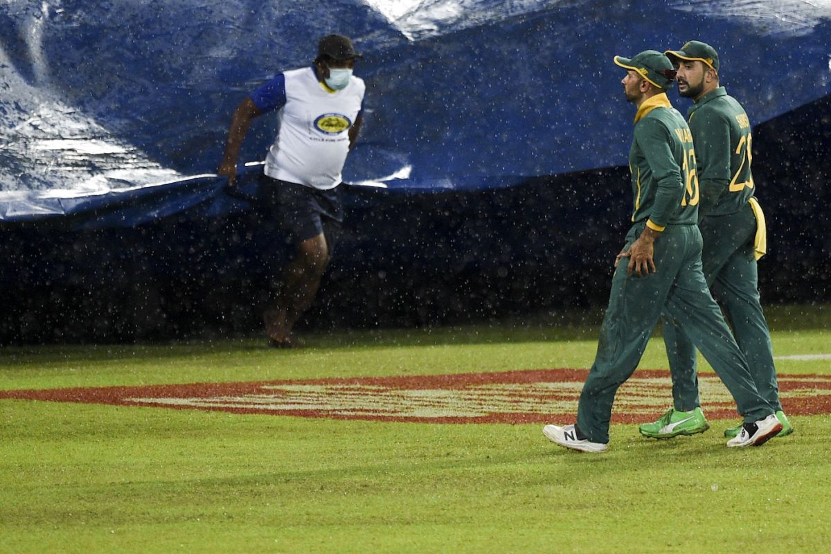 Aiden Markram and Tabraiz Shamsi walk off for a rain break, Sri Lanka vs South Africa, 2nd ODI, Colombo, September 4, 2021