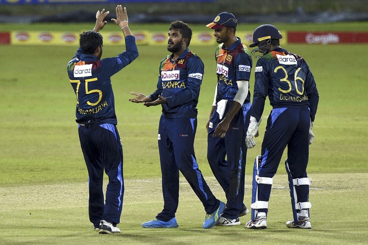 Wanindu Hasaranga celebrates a wicket with his team-mates, Sri Lanka vs South Africa, 1st T20I, Colombo, September 10, 2021