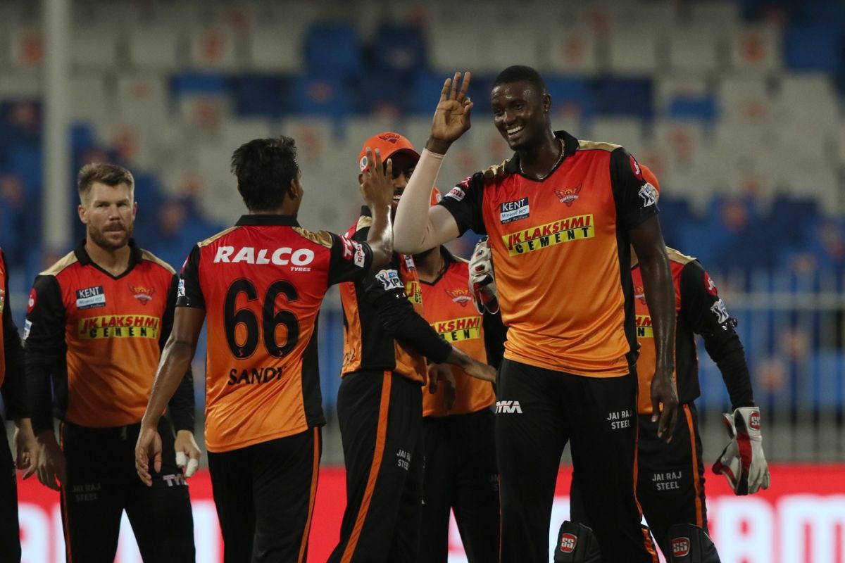 Jason Holder is mobbed by his team-mates, Sunrisers Hyderabad vs Punjab Kings, IPL 2021, Sharjah, September 25, 2021