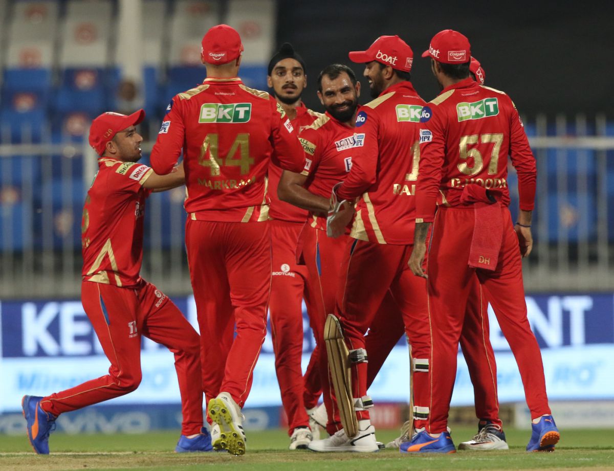 Mohammed Shami is mobbed by his team-mates, Sunrisers Hyderabad vs Punjab Kings, IPL 2021, Sharjah, September 25, 2021