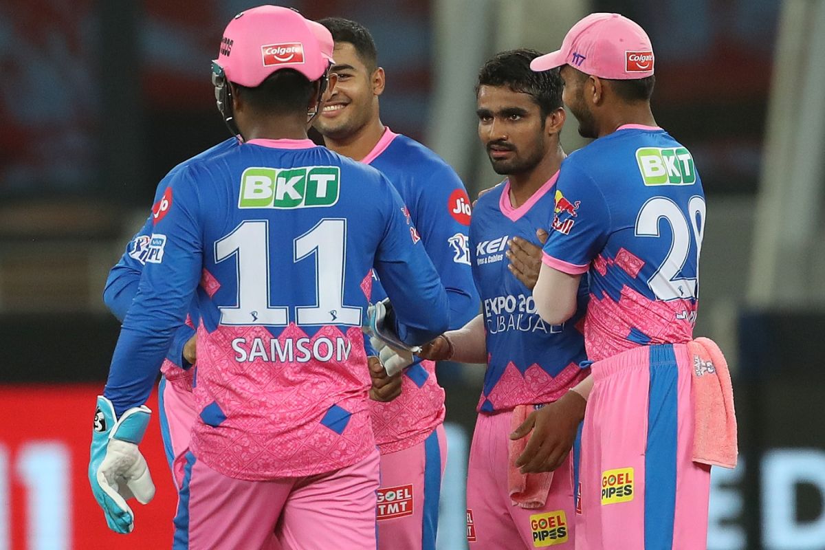 Mahipal Lomror celebrates a wicket with his team-mates, Rajasthan Royals vs Sunrisers Hyderabad, Dubai, IPL 2021, September 27, 2021