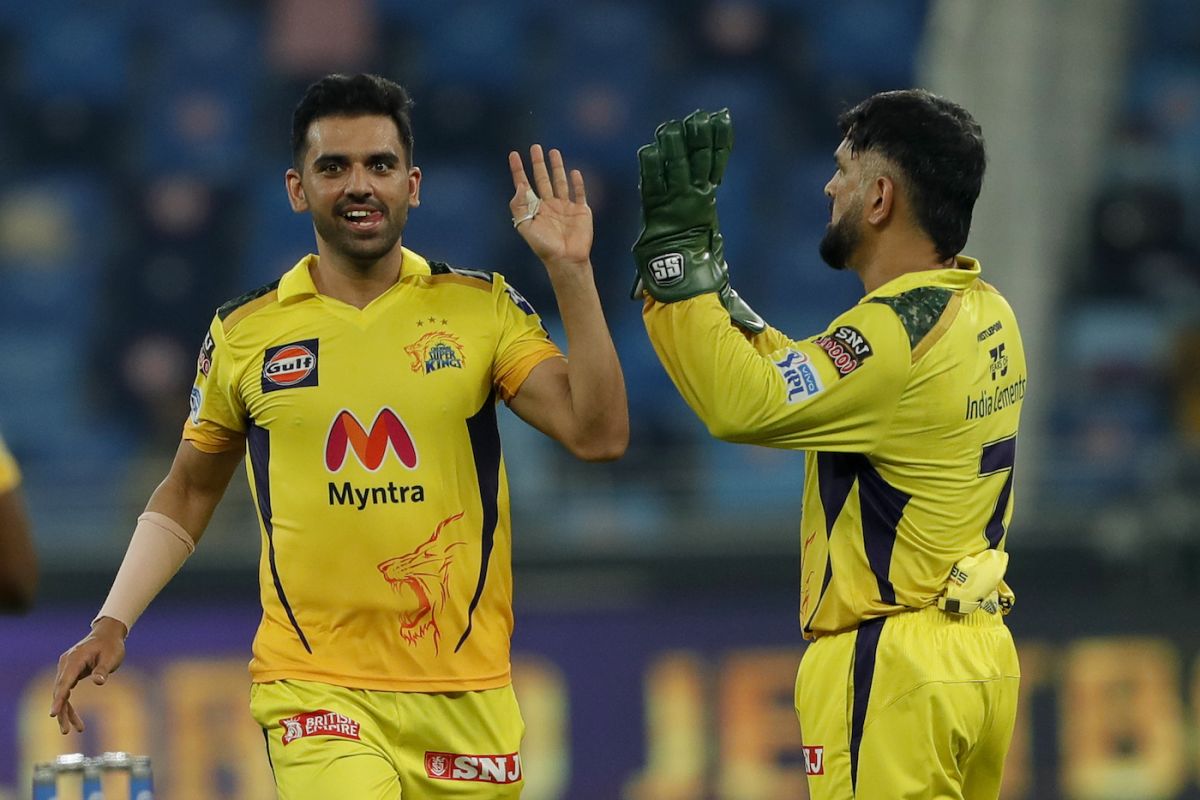 Deepak Chahar celebrates the wicket of Shubman Gill with MS Dhoni, Chennai Super Kings vs Kolkata Knight Riders, IPL 2021 final, Dubai, October 15, 2021