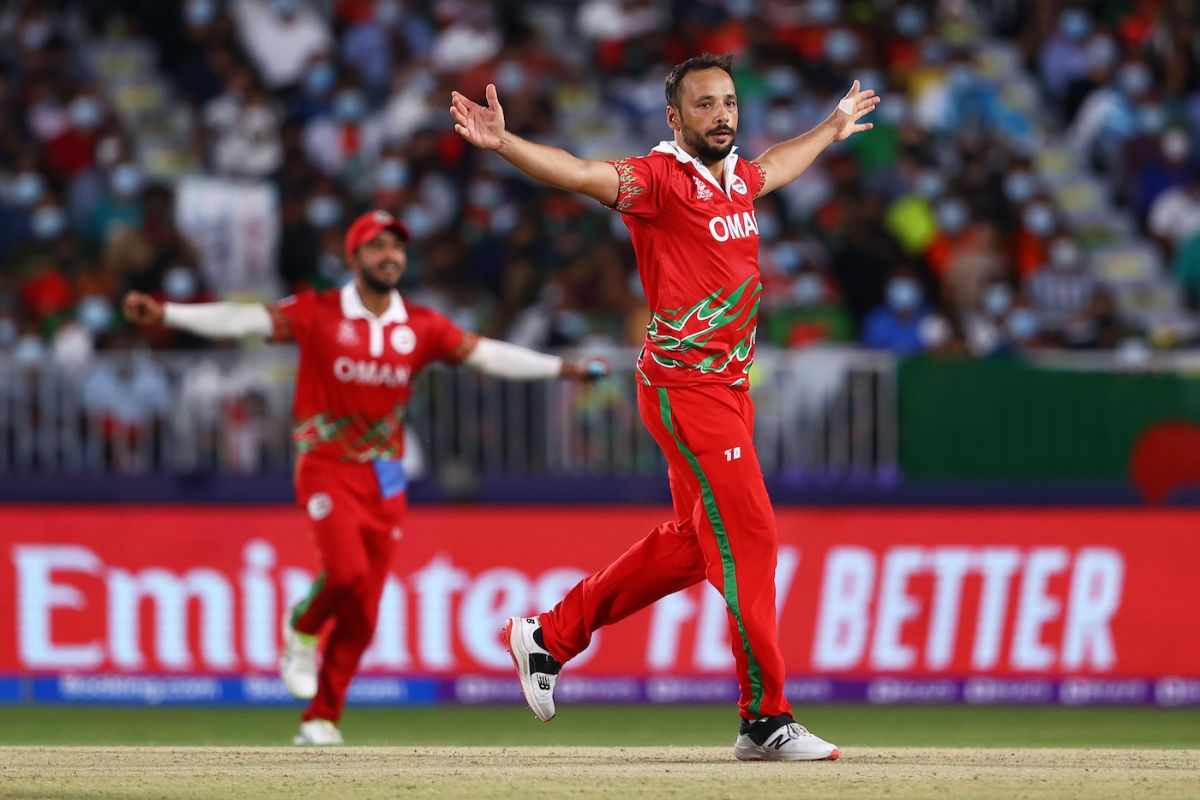 Fayyaz Butt lets out a celebration after striking, Oman vs Bangladesh, T20 World Cup, Al Amerat, October 19, 2021