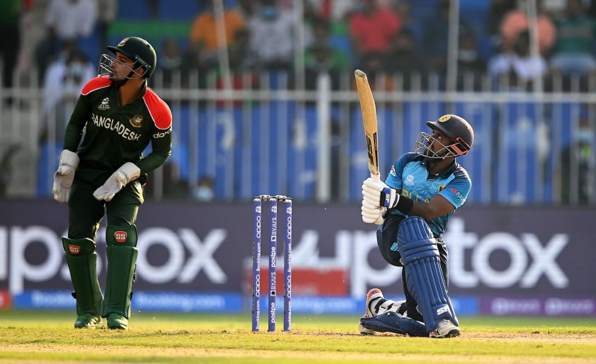 Charith Asalanka smashes one over the square-leg boundary, Bangladesh vs Sri Lanka, T20 World Cup, Group 1, Sharjah, October 24, 2021
