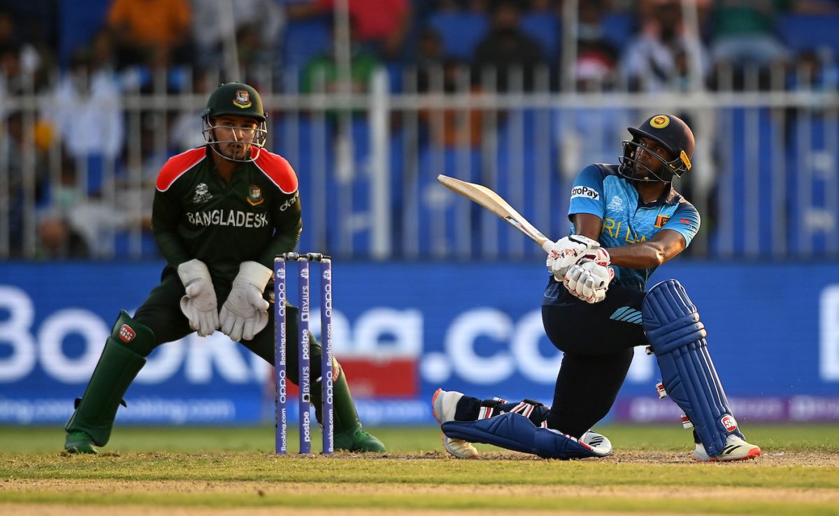Bhanuka Rajapaksa plays a slog-sweep, Bangladesh vs Sri Lanka, T20 World Cup, Group 1, Sharjah, October 24, 2021