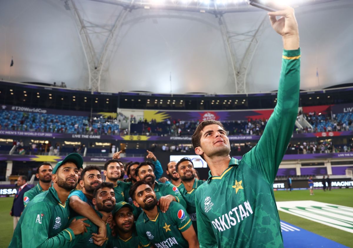 Time for a selfie to commemorate Pakistan's historic win, India vs Pakistan, Men's T20 World Cup 2021, Super 12s, Dubai, October 24, 2021