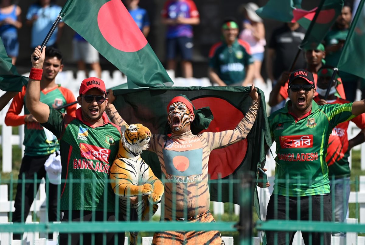 Bangladesh fans turned up in large numbers for the afternoon fixture against England, Bangladesh vs England, T20 World Cup, Group 1, Abu Dhabi, October 27, 2021