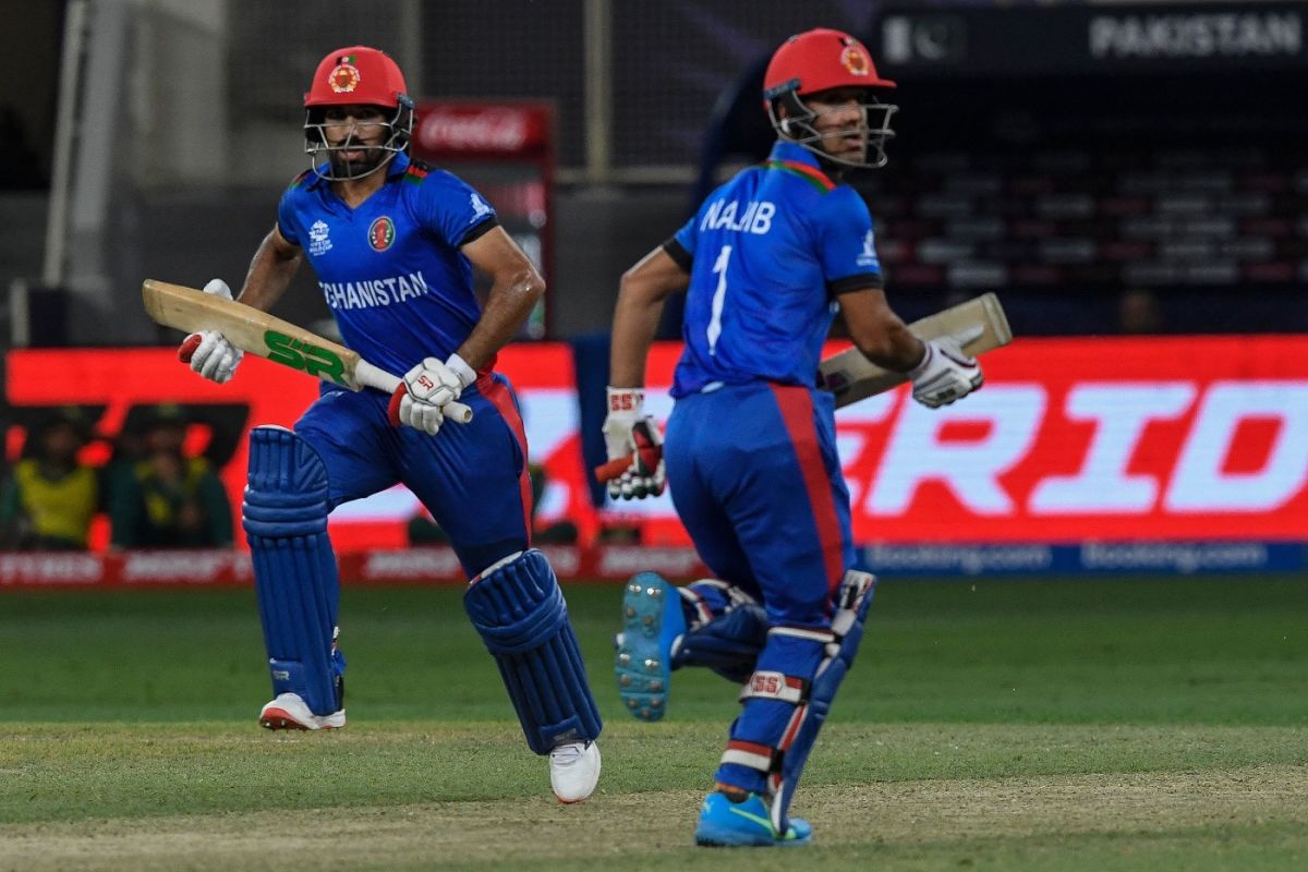 Karim Janat and Najibullah Zadran take a run, Afghanistan vs Pakistan, T20 World Cup, Group 2, Dubai, October 29, 2021