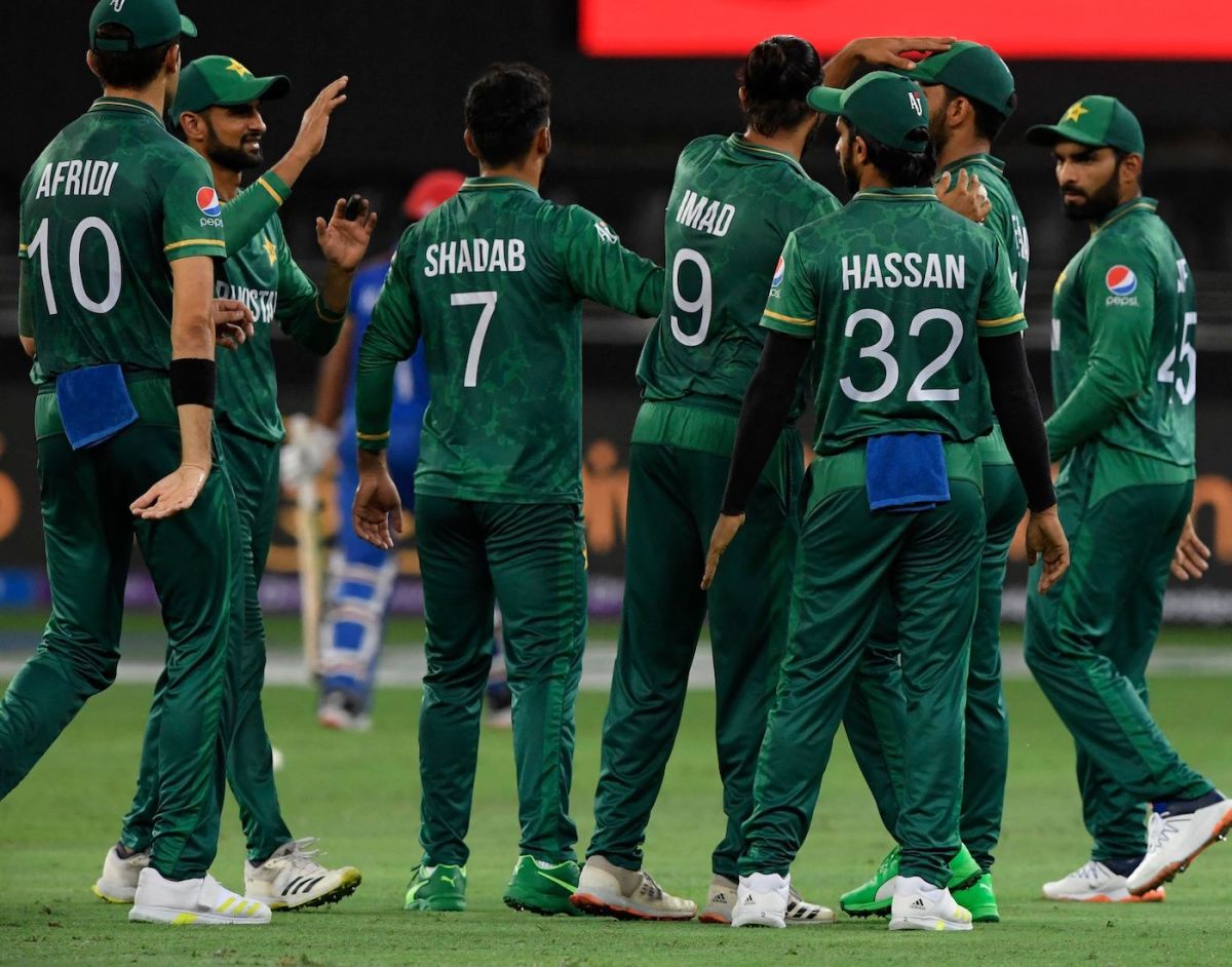 Imad Wasim celebrates a wicket with his team-mates, Afghanistan vs Pakistan, T20 World Cup, Group 2, Dubai, October 29, 2021