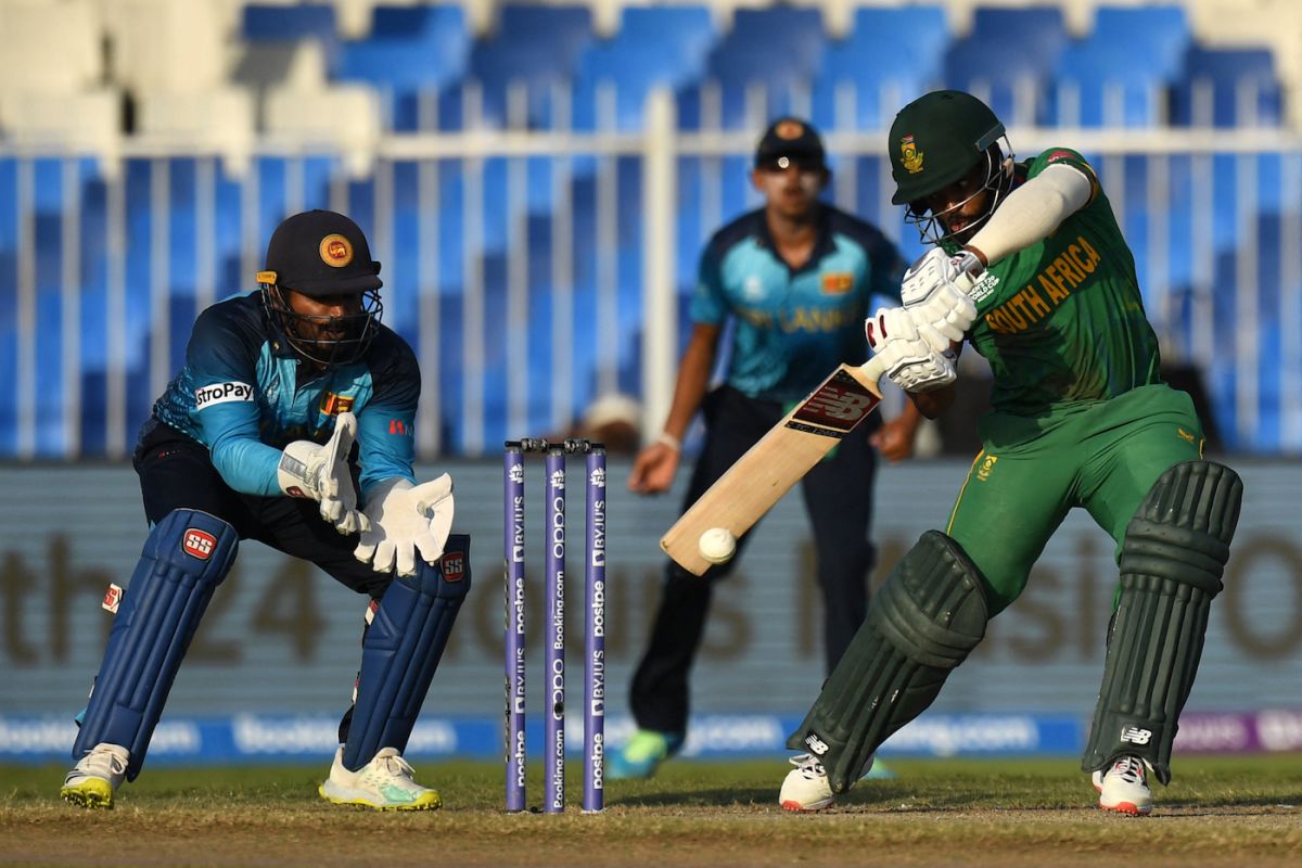 Temba Bavuma makes room to play on the off side, South Africa vs Sri Lanka, T20 World Cup, Group 1, Sharjah, October 30, 2021