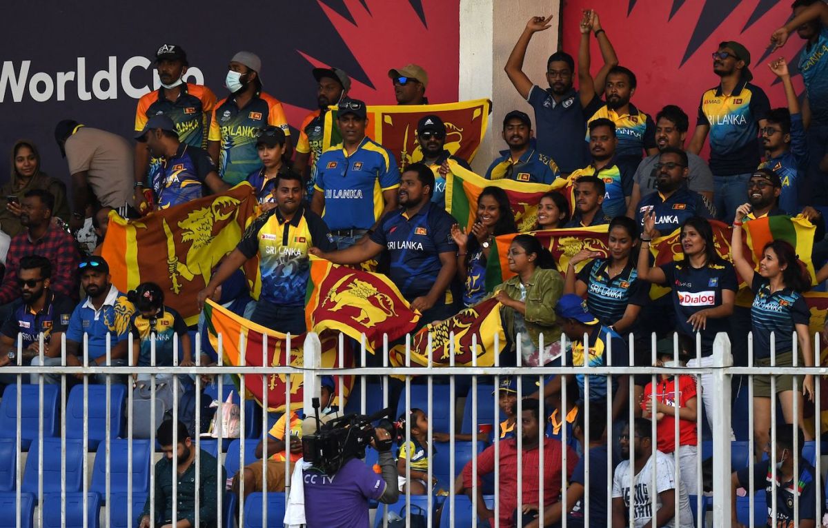The Sri Lanka fans were in attendance, and in good voice, South Africa vs Sri Lanka, T20 World Cup, Group 1, Sharjah, October 30, 2021