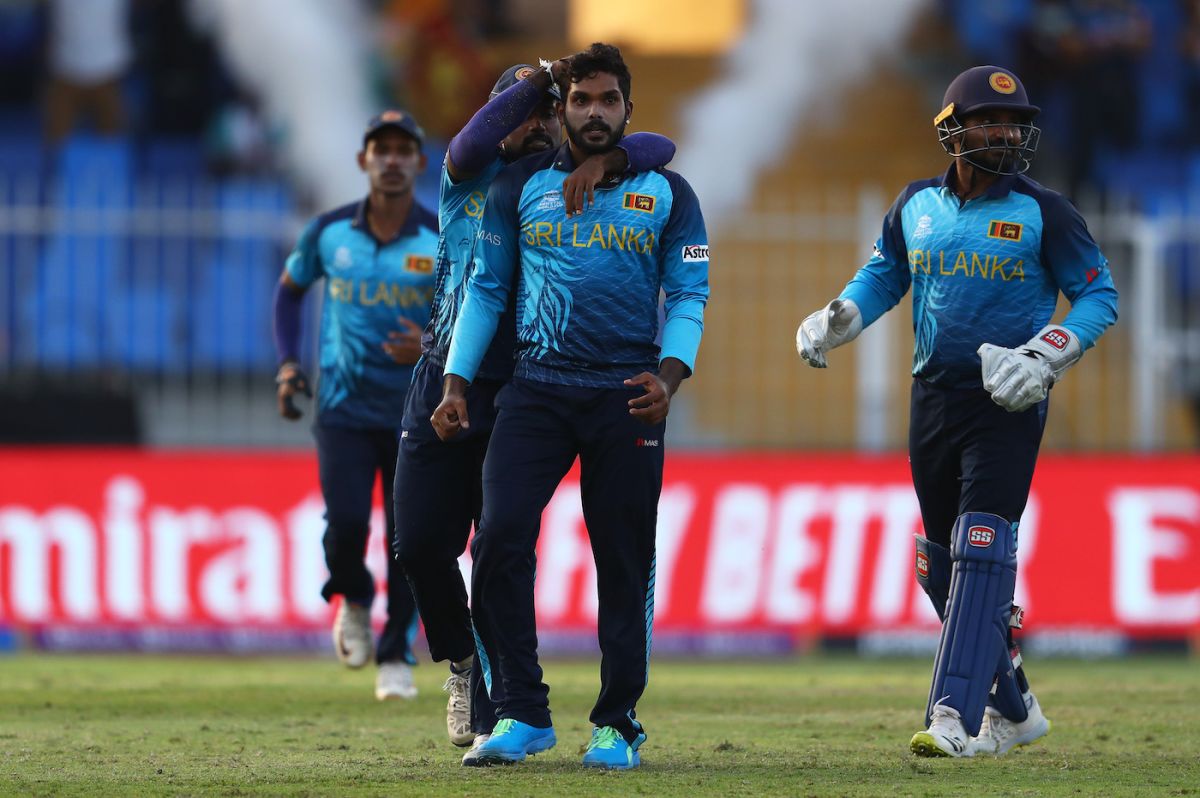 Wanindu Hasaranga is congratulated after picking up a wicket, South Africa vs Sri Lanka, T20 World Cup, Group 1, Sharjah, October 30, 2021