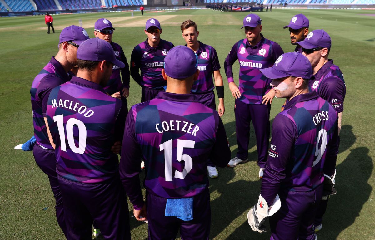 The Scotland players get into a huddle, New Zealand vs Scotland, T20 World Cup, Group 2, Dubai, November 3, 2021