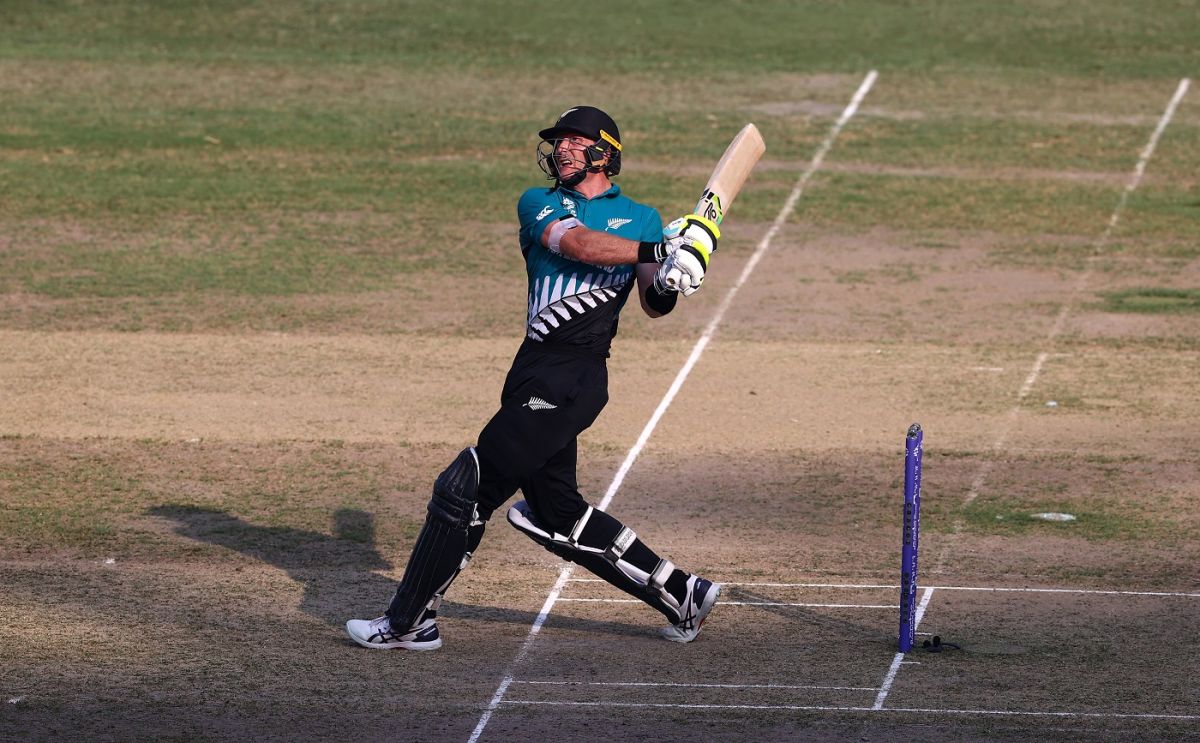 Martin Guptill goes for the big one, New Zealand vs Scotland, T20 World Cup, Group 2, Dubai, November 3, 2021