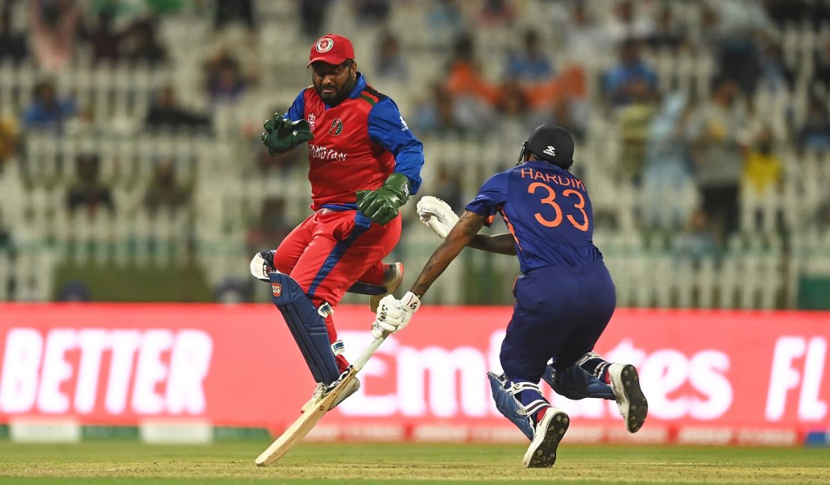 Mohammad Shahzad and Hardik Pandya collide while the batter takes a run, Afghanistan vs India, T20 World Cup, Group 2, Abu Dhabi, November 3, 2021