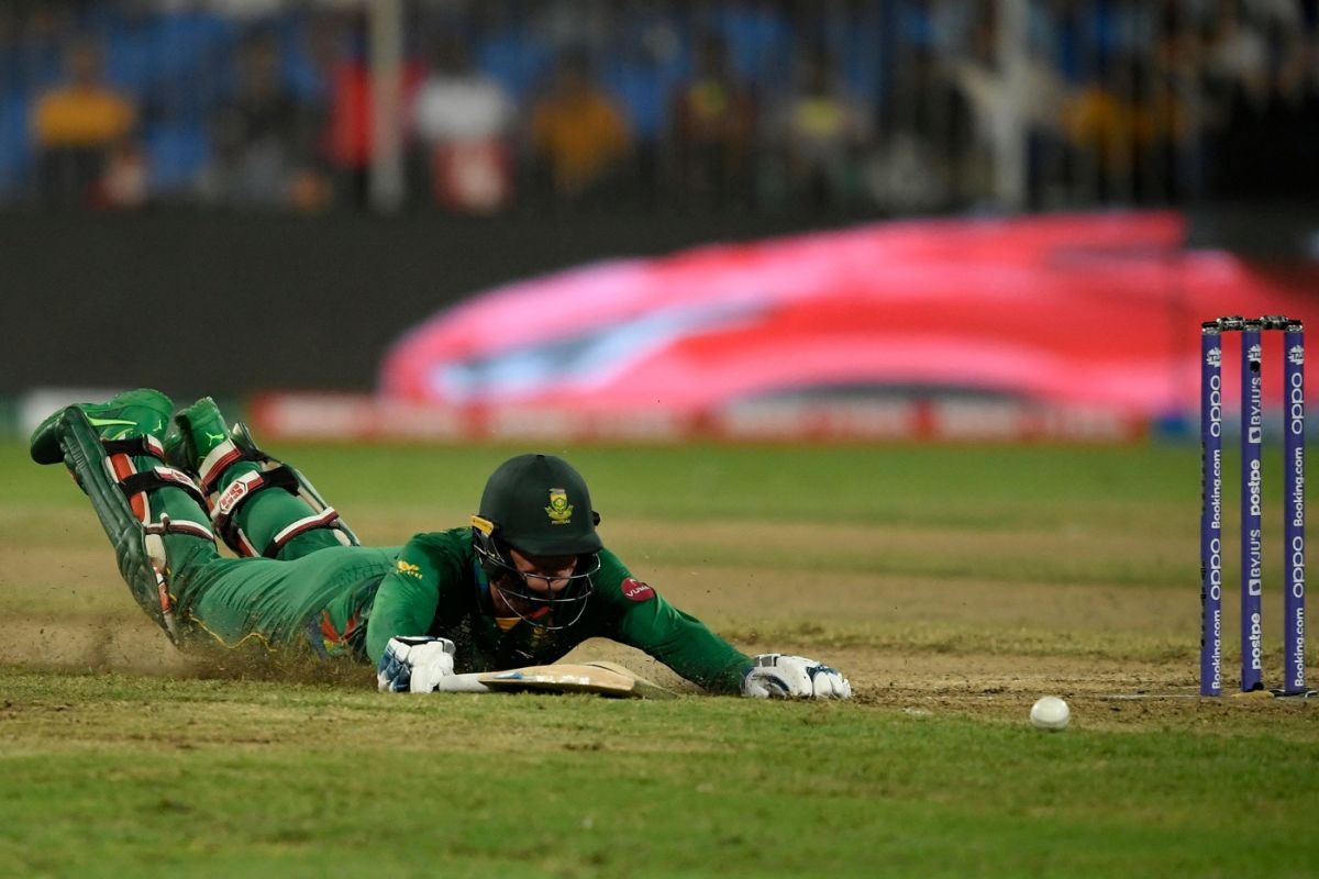 Rassie van der Dussen slides his way into safety, England vs South Africa, T20 World Cup 2021, Sharjah, November 6, 2021