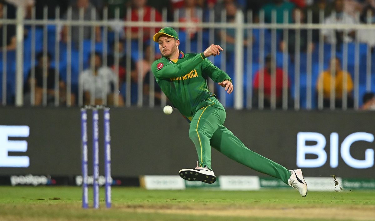 David Miller in action on the field, England vs South Africa, T20 World Cup 2021, Sharjah, November 6, 2021