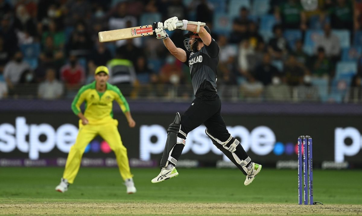 Kane Williamson goes aerial, Australia vs New Zealand, T20 World Cup final, Dubai, November 14, 2021