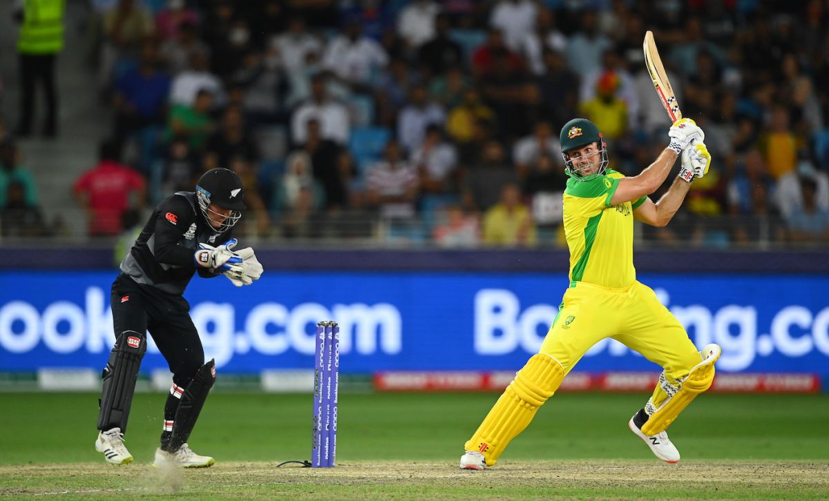 Mitchell Marsh packs some power into his cut, Australia vs New Zealand, T20 World Cup final, Dubai, November 14, 2021