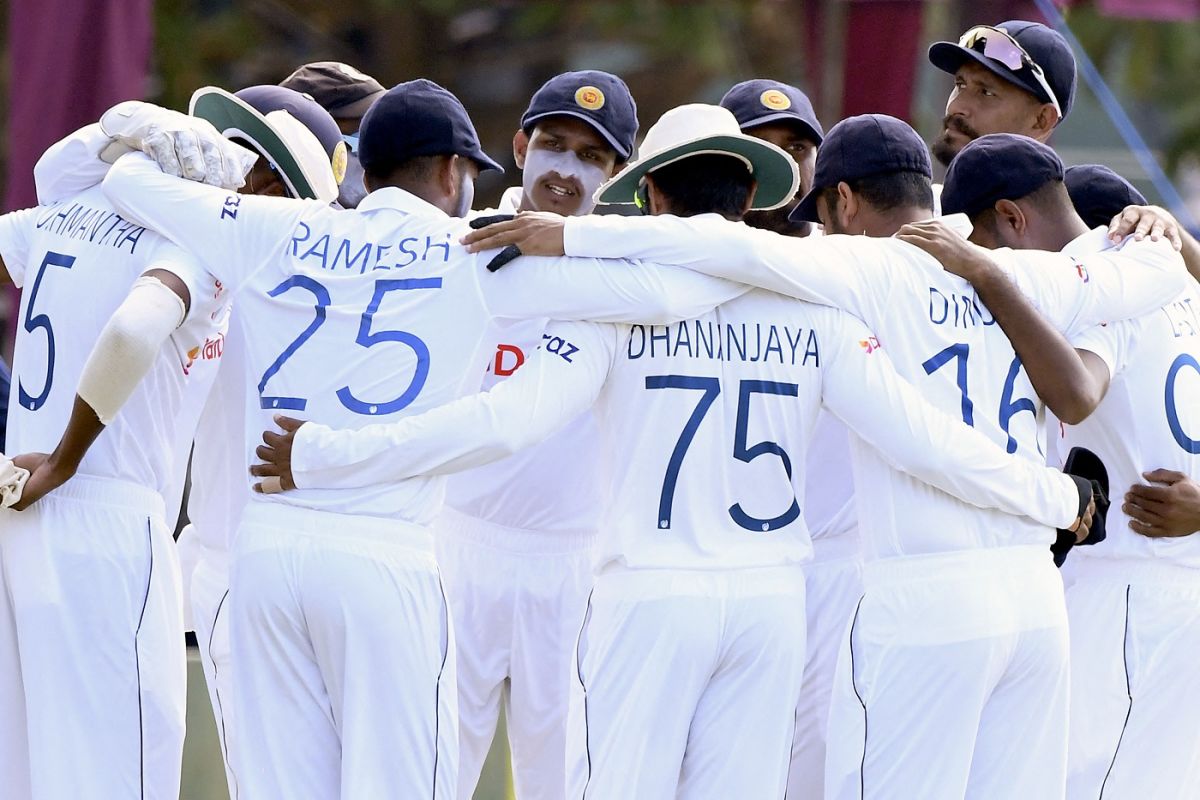 Sri Lanka players in a huddle, Sri Lanka vs West Indies, 1st Test, Galle, 3rd day, November 23, 2021