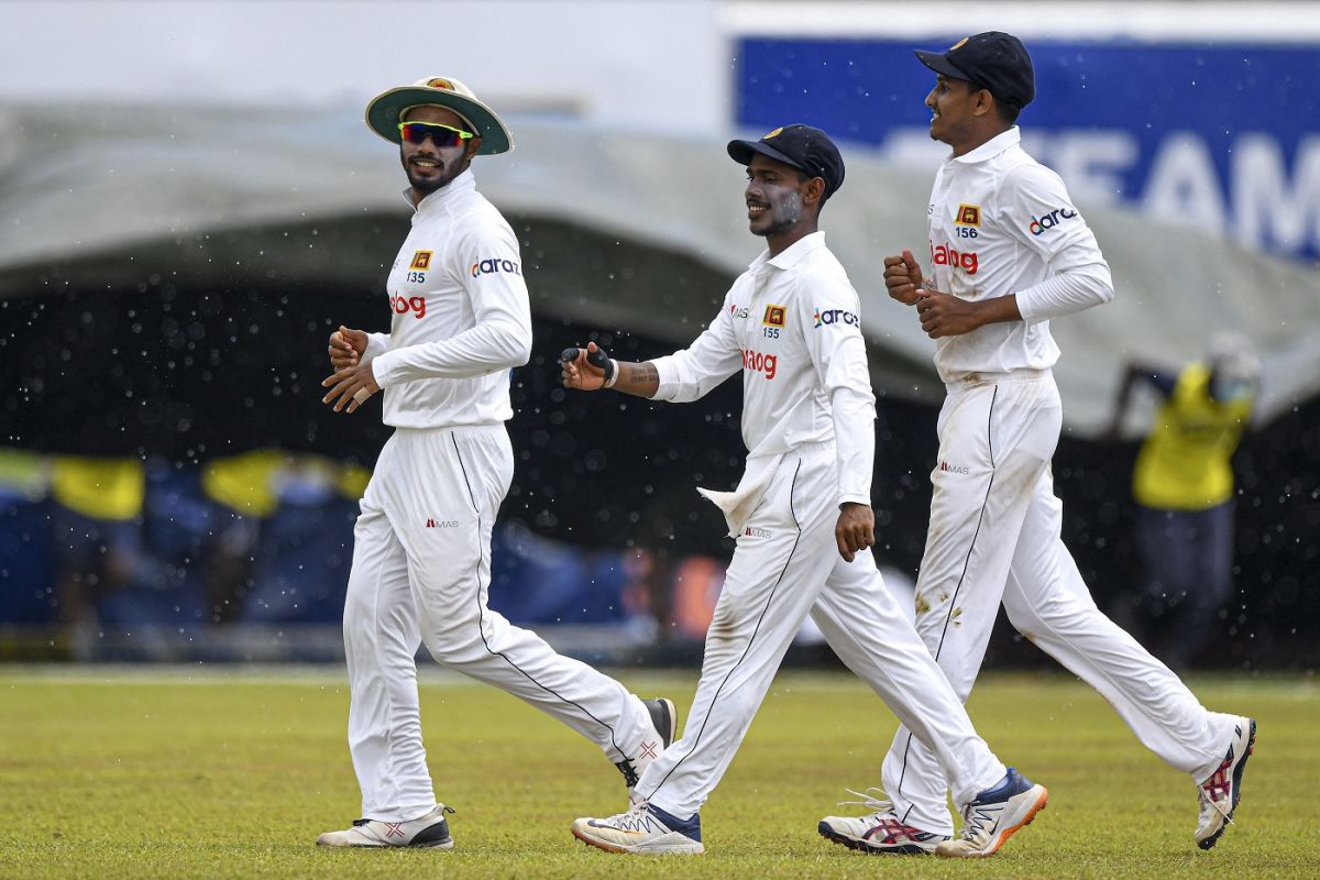 Dhananjaya de Silva, Pathum Nissanka and Praveen Jayawickrama walk back after rain stopped play, Sri Lanka vs West Indies, 1st Test, Galle, 3rd day, November 23, 2021