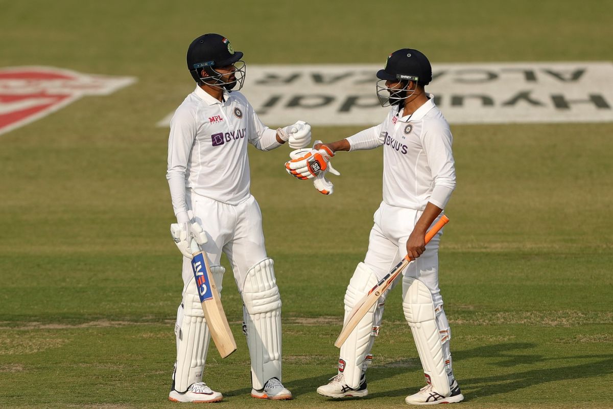 Shreyas Iyer and Ravindra Jadeja during their fifth-wicket stand, India vs New Zealand, 1st Test, Green Park, Kanpur, 1st day, November 25, 2021