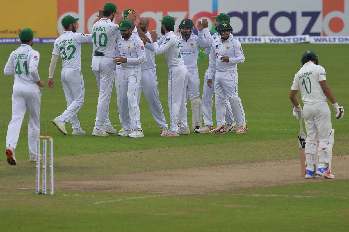 South Africa Pakistan players celebrate a wicket, Bangladesh vs Pakistan, 2nd Test, 4th day, Dhaka, December 7, 2021