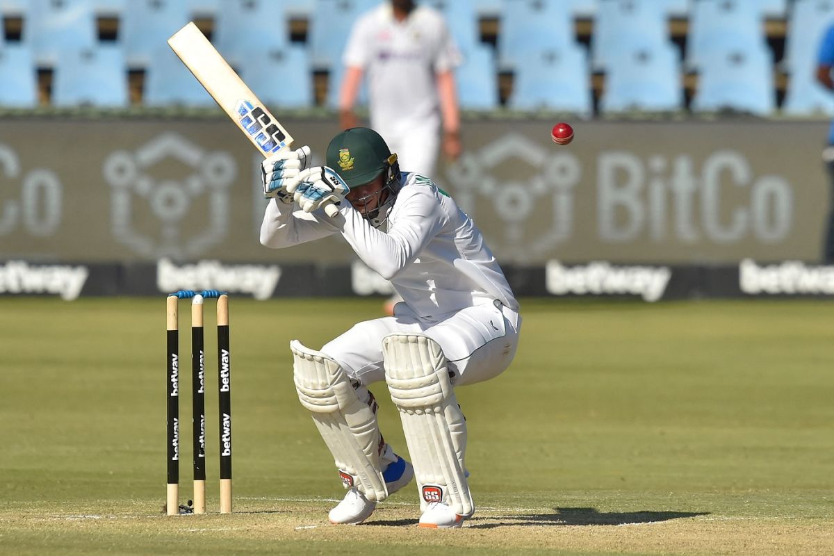 Rassie van der Dussen ducks under a bouncer, South Africa vs India, 1st Test, Centurion, 4th day, December 29, 2021