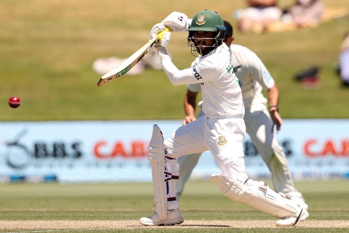 Mominul Haque punches one away, New Zealand vs Bangladesh, 1st Test, Mount Maunganui, Day 3, January 3, 2022