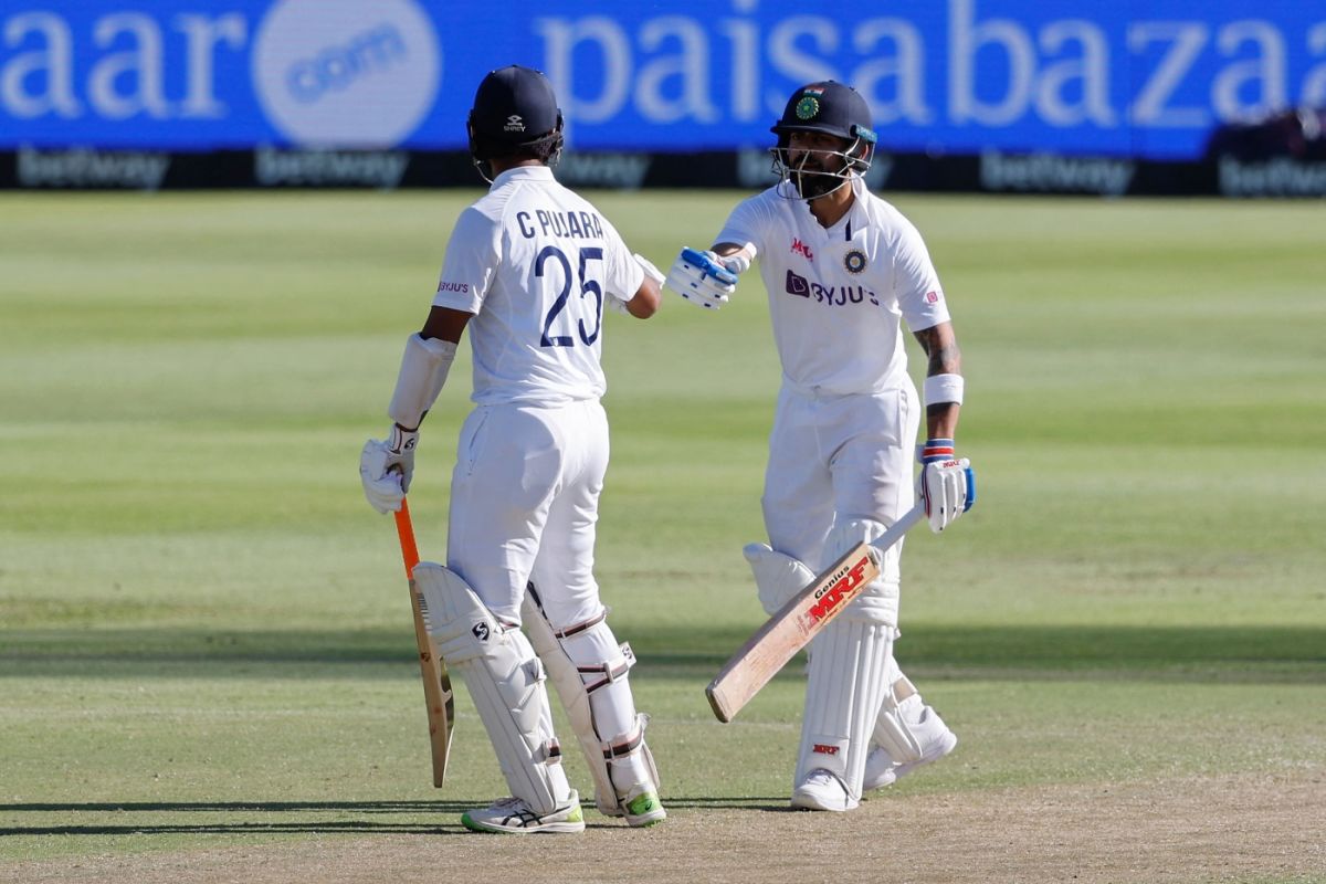 Cheteshwar Pujara and Virat Kohli bump gloves, South Africa vs India, 3rd Test, Cape Town, 2nd day, January 12, 2022